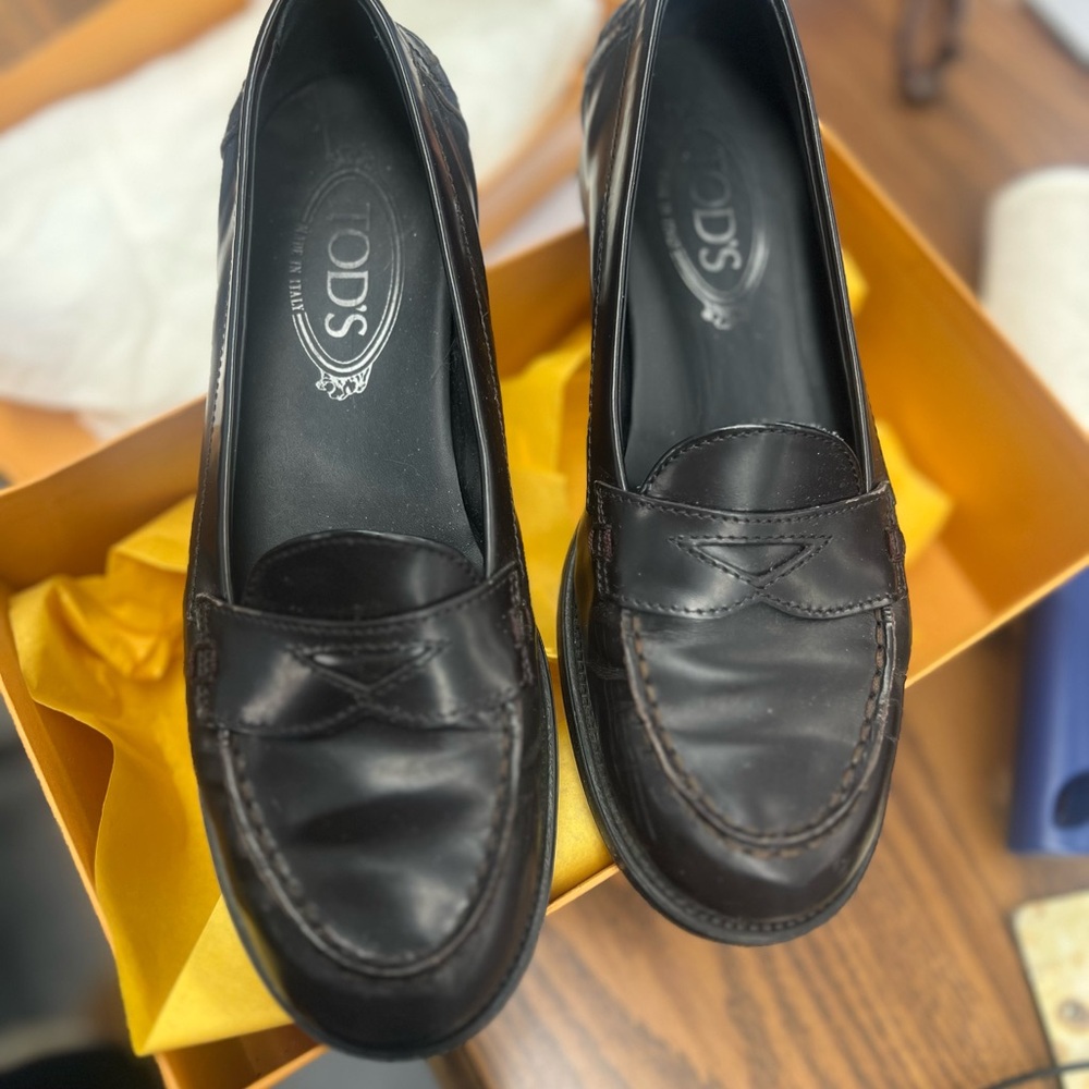 Authentic Tod’s women’s leather loafers size 7